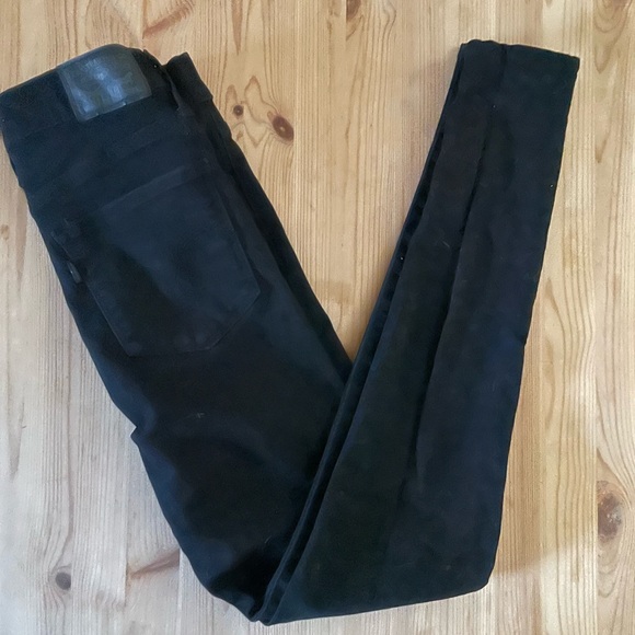 Levi’s black high rise super skinny - Picture 2 of 3